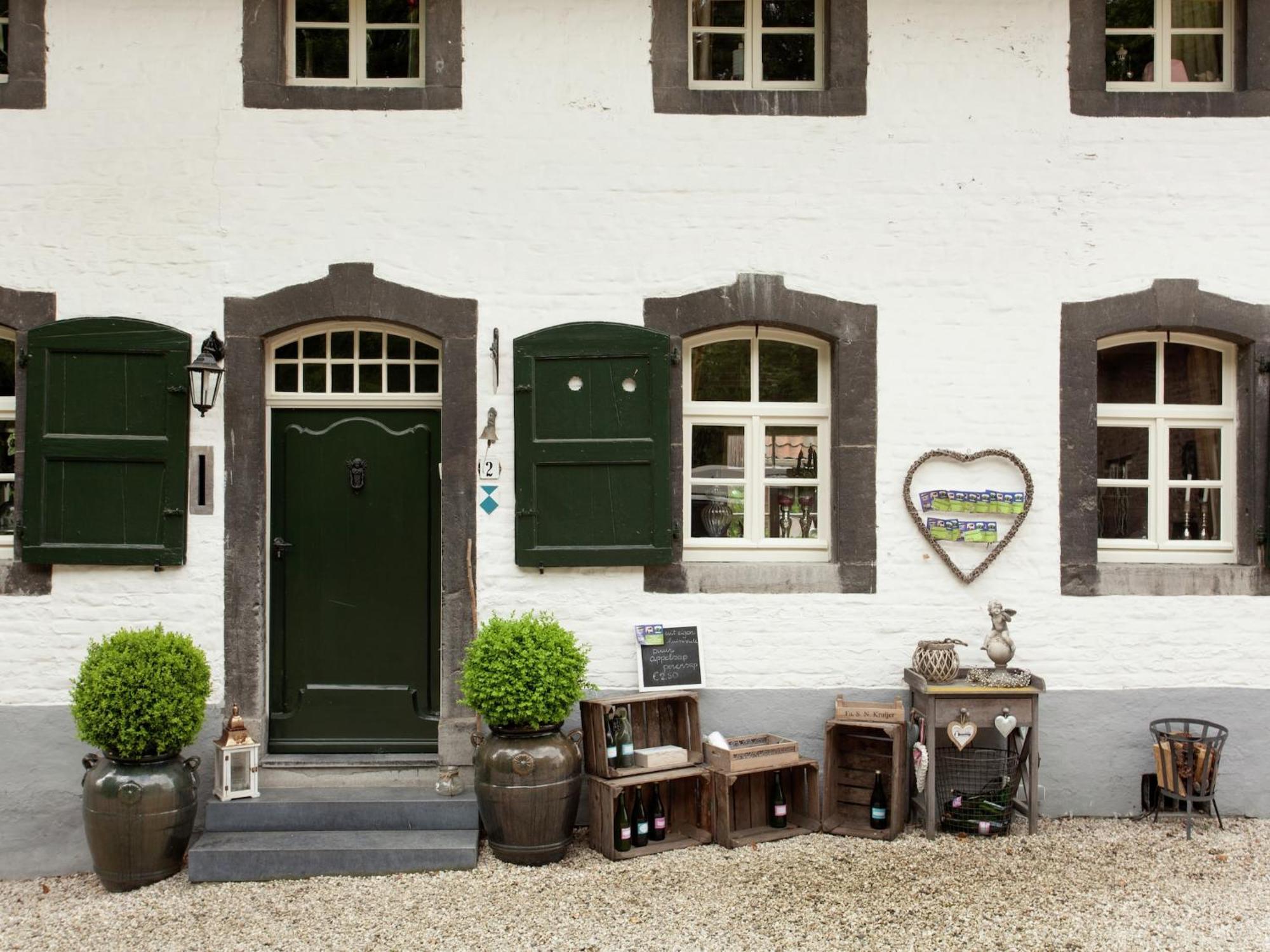 Stunning Holiday Home near Forest in Slenaken Eksteriør bilde